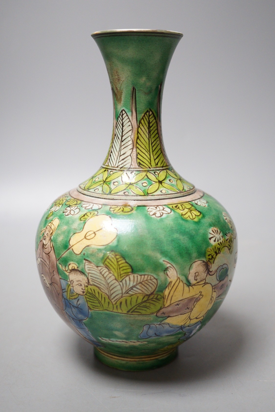 Chinese famile verte vase, 19cm